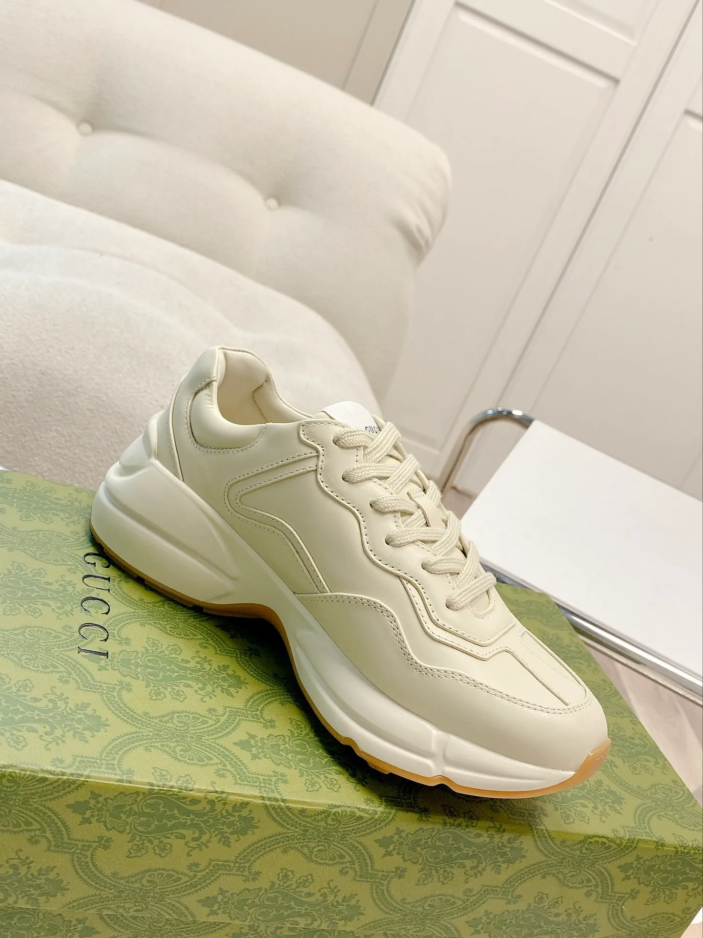 👟👟Ex-factory price 480👟👟 Women's shoes, women's clothing, upgraded version 2022 Gucci Gucci top version couples' dad shoes series is new! 🖤 ⚠GG couple’s dad shoes have been popular in recent years; new colors are updated constantly; Gucci has updated new colors in 2022, and our home and counters have new ones at the same time. This classic dad shoe has celebrities and Internet celebrities Anchors and others are sure to plant grass and call ❤ Classic fashion style, distressed leather surface, 5D drawing printing; mixed surface splicing colors, etc... Original customization (off-white eco-friendly cowhide, first layer of cowhide inside), original outsole... Shiny colorful drawings embellish the sides of the shoe body, old color rubbing, package production technology, 1:1 creation / only to make the best shoes. Size: Women’s 35-45